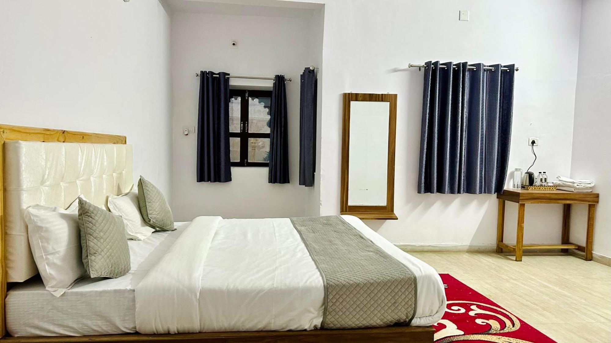 The Burj Resort Luxurious Stay Удайпур Екстериор снимка
