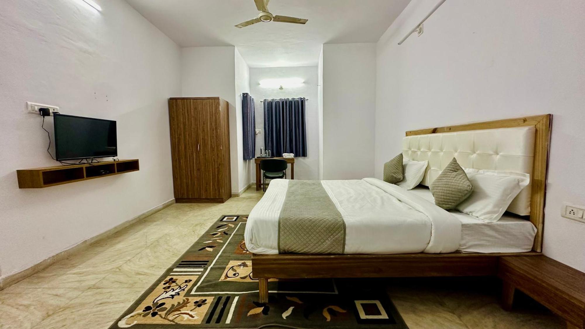 The Burj Resort Luxurious Stay Удайпур Екстериор снимка